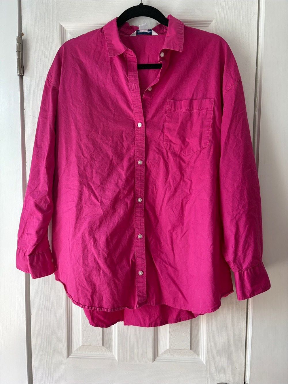 Women’s pink poplin buttondown